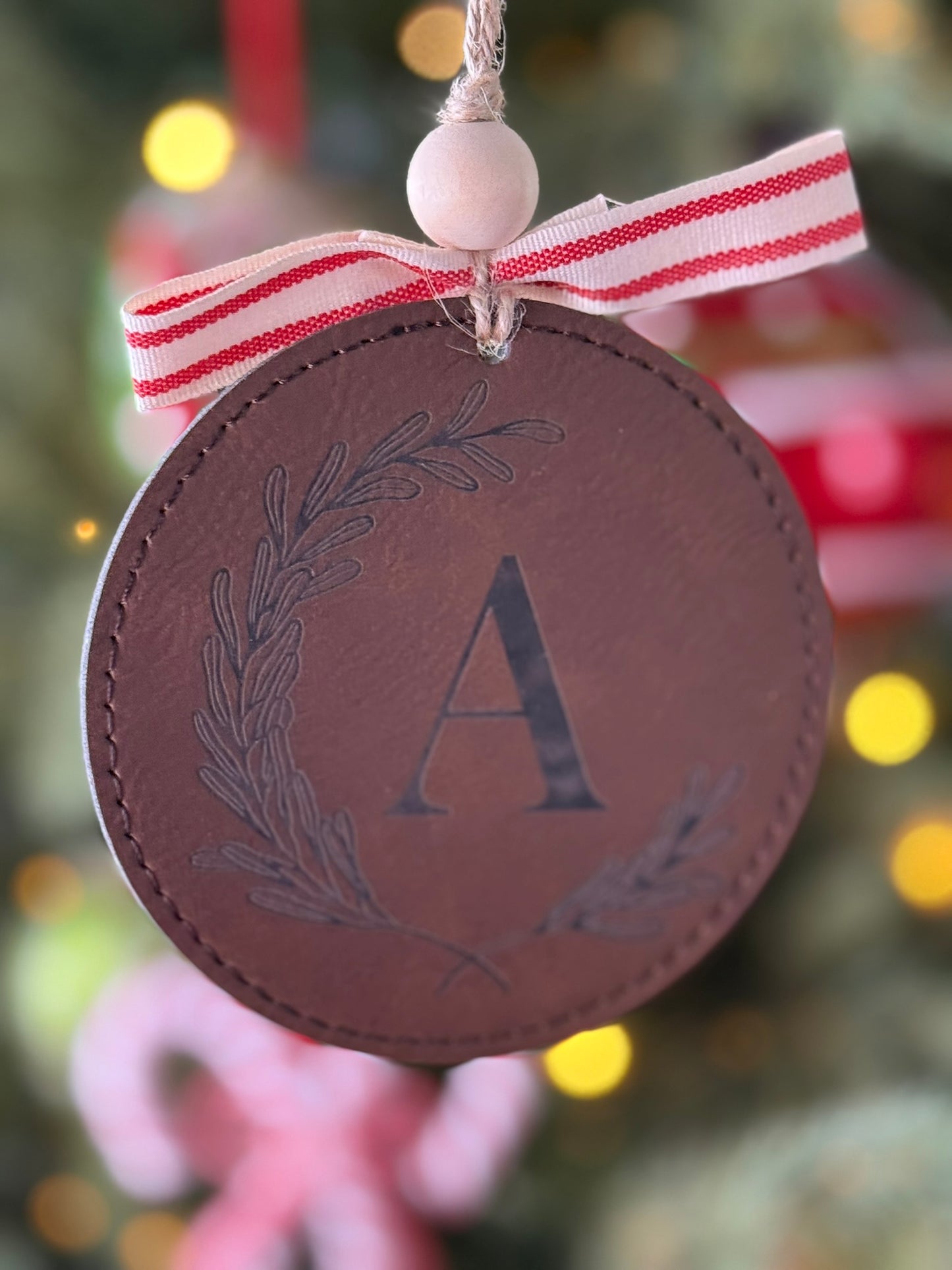 Monogrammed round leatherette ornament