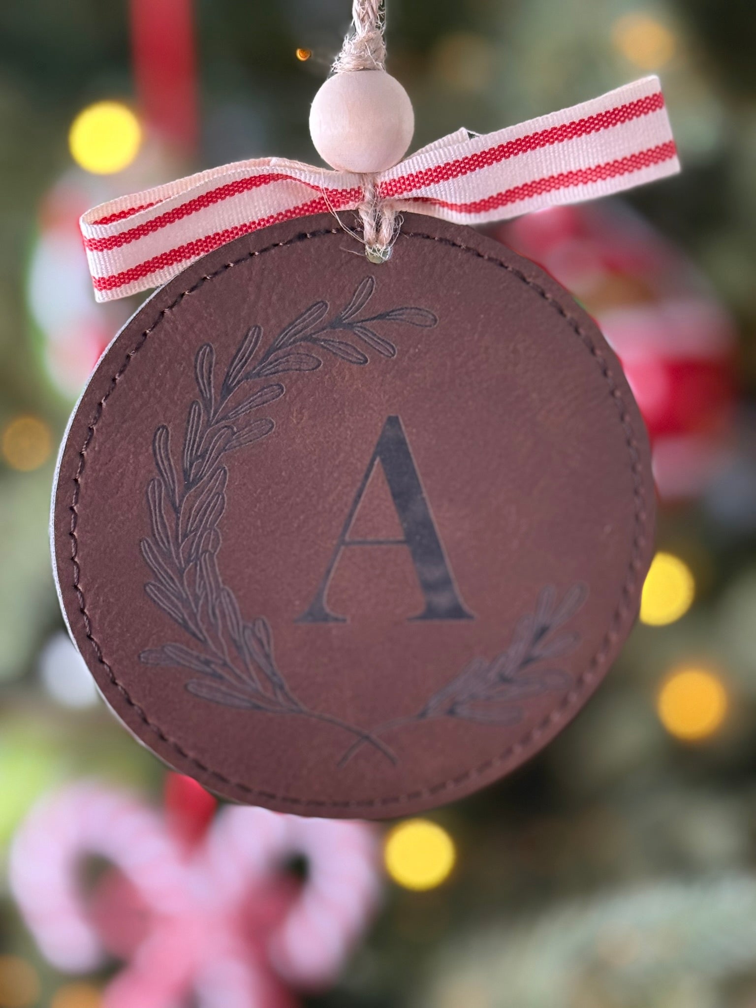 Monogrammed round leatherette ornament